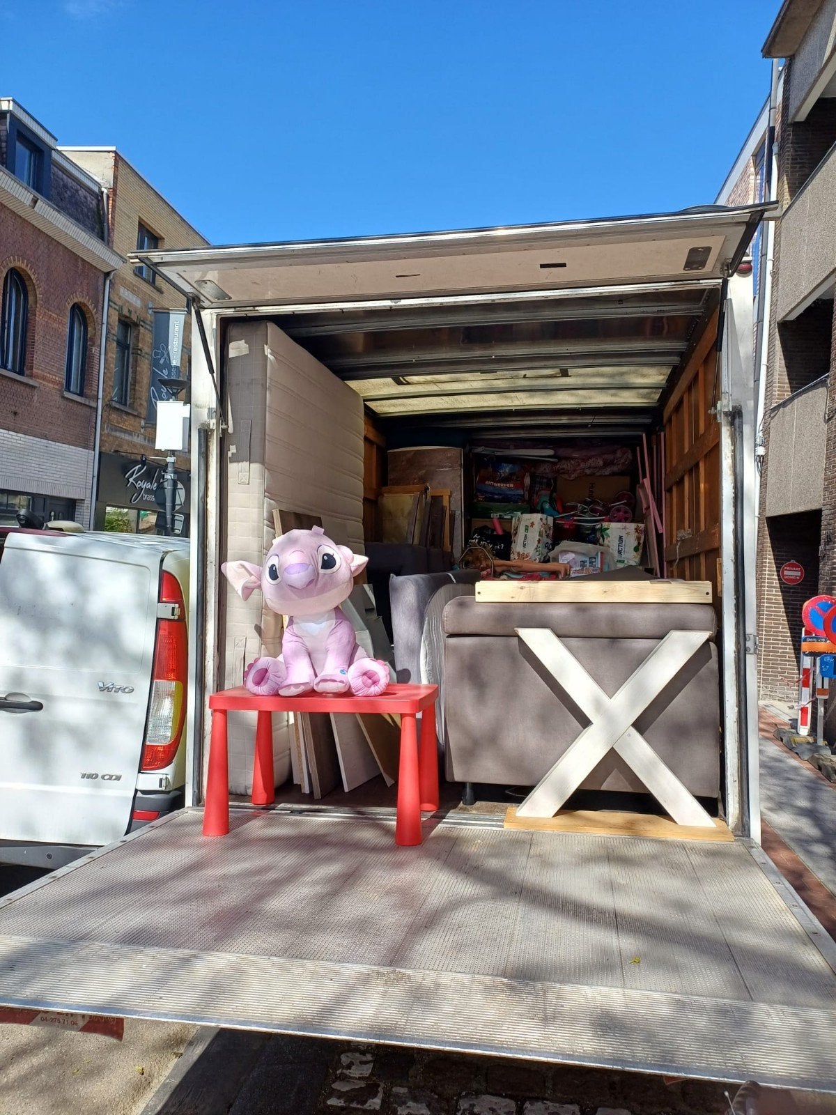 Meubelbak te huur met Laadklep in Antwerpen Rijbewijs B 7/7, Offres d'emploi, Autres horaires, Premier Emploi, Autres formes, Convient comme travail d'appoint