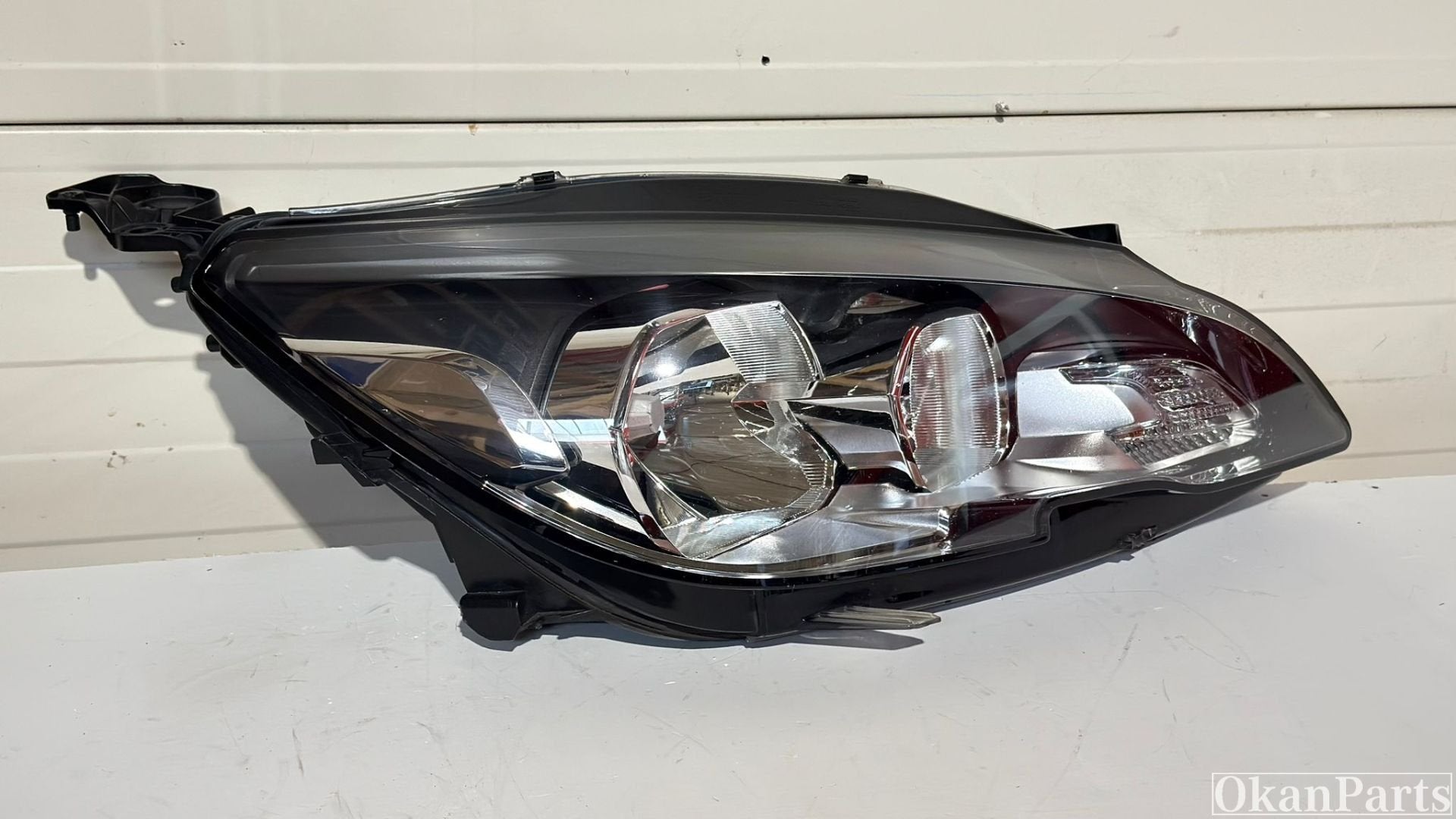 Peugeot 308 II rechter koplamp rechts 9677522980, Auto-onderdelen, Verlichting, Taurusavenue 1
2132 LS  Hoofddorp, NL, Gebruikt