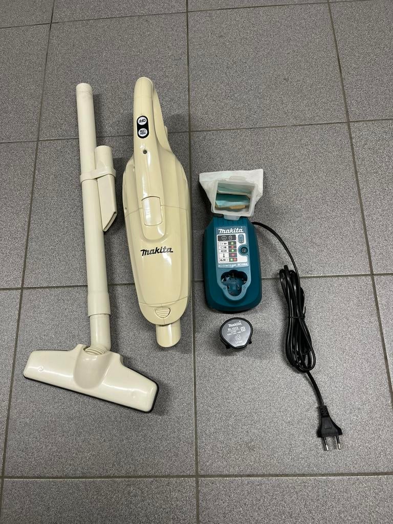 Makita handstofzuiger, Ophalen, Zo goed als nieuw, Stofzak