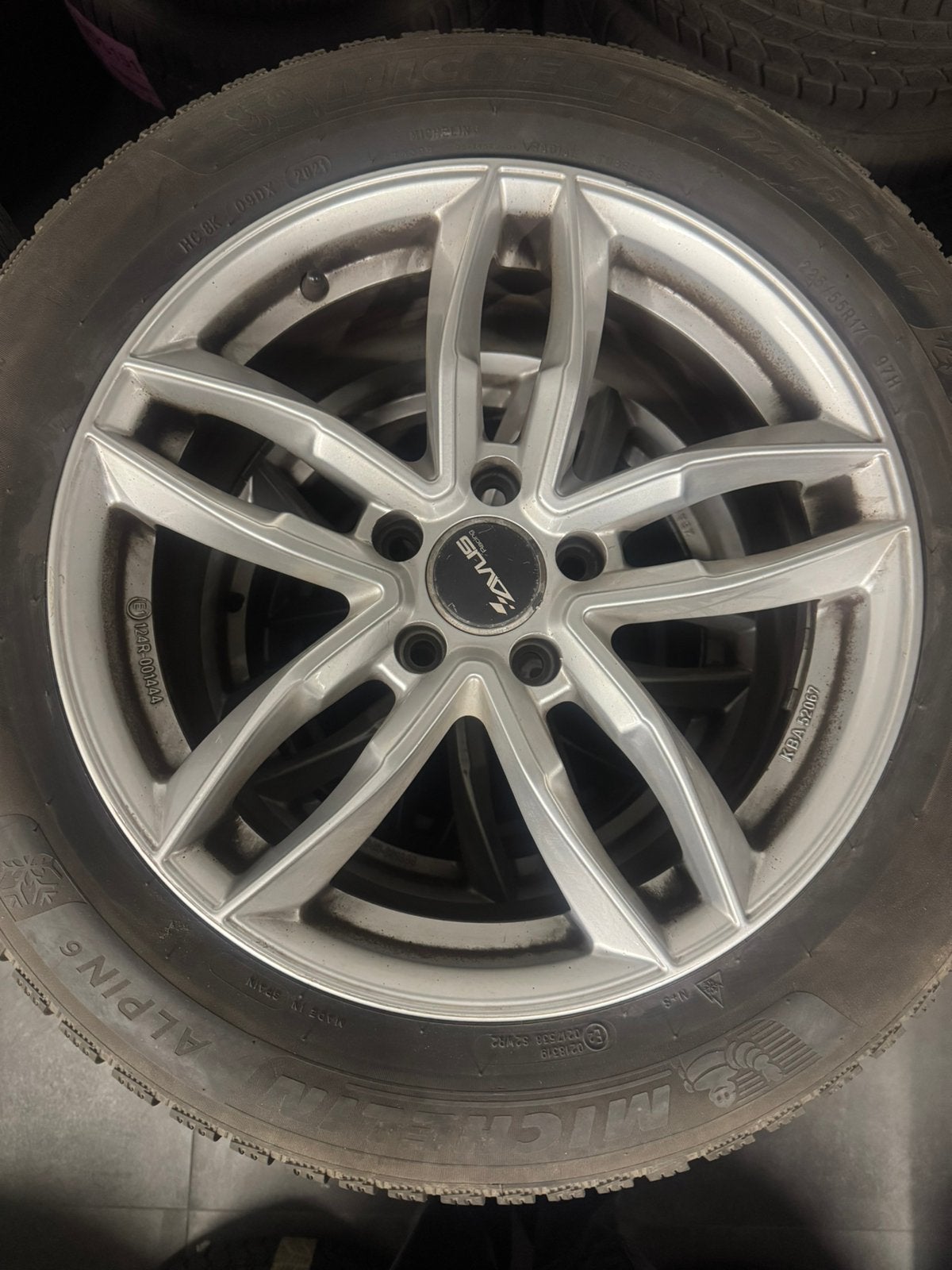 4 jantes AVUS Racing 17” + pneus hiver Michelin, Pneus hiver, Enlèvement, Pneu(s), 17 pouces