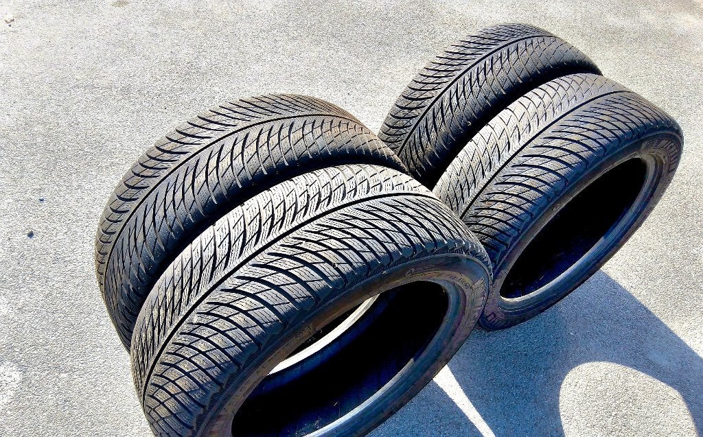 4 très bons pneus hiver Michelin 245/45-18, Autos : Pièces & Accessoires, Enlèvement, Utilisé, Pneus hiver, 245 mm