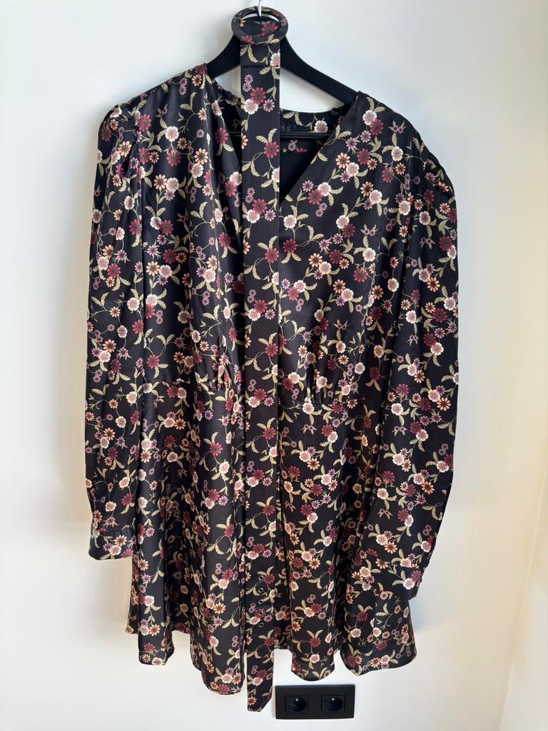 Guess bloemen jurk maat 44, Kleding | Dames, Jurken, Zwart, Maat 42/44 (L), Nieuw, Ophalen of Verzenden