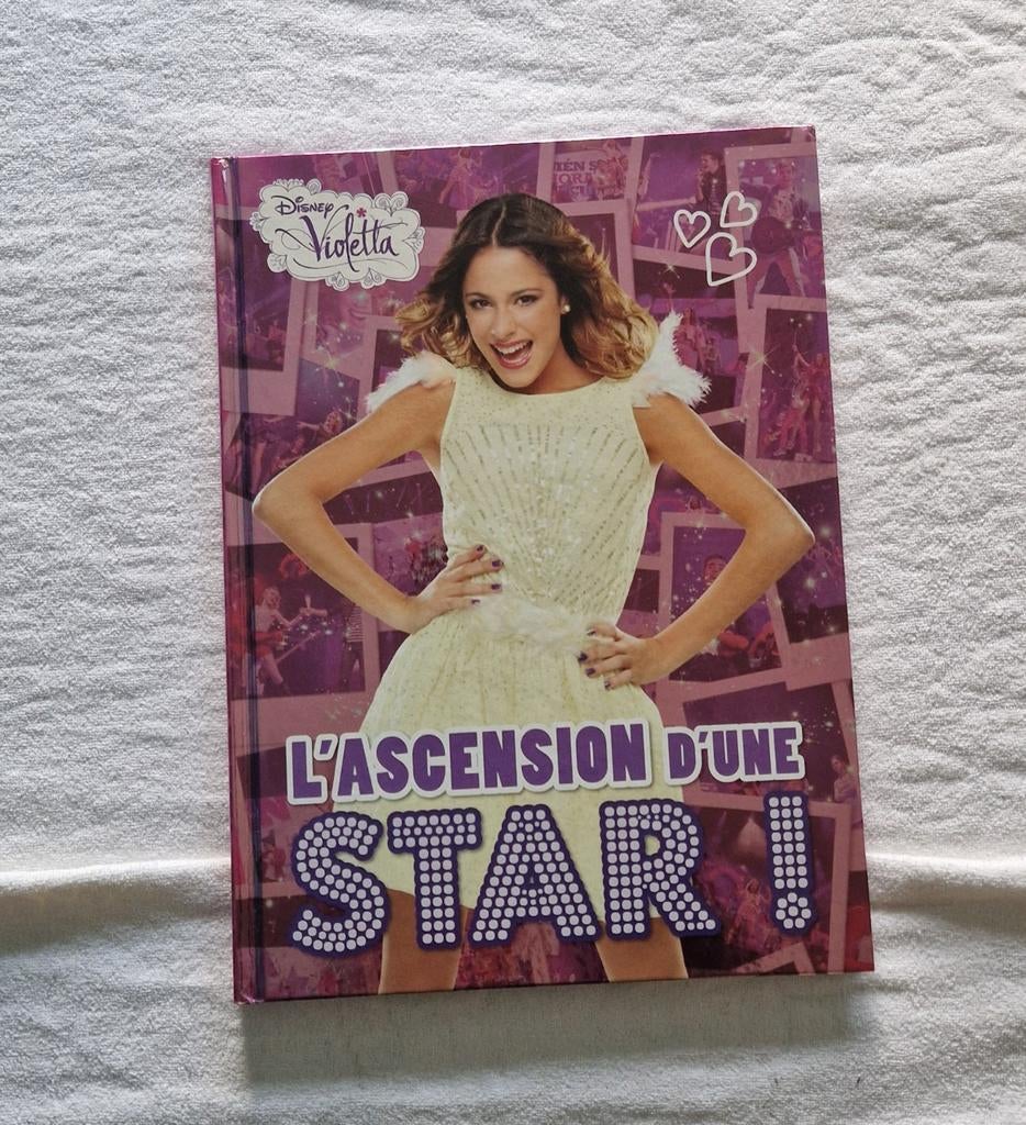 Geïllustreerd boek van VIOLETTA, Boeken, Ophalen
