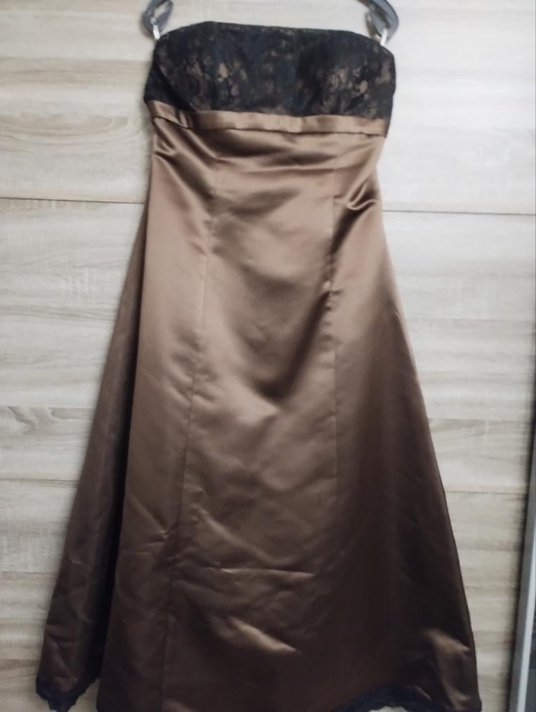 Robe cérémonie 40-42, Enlèvement