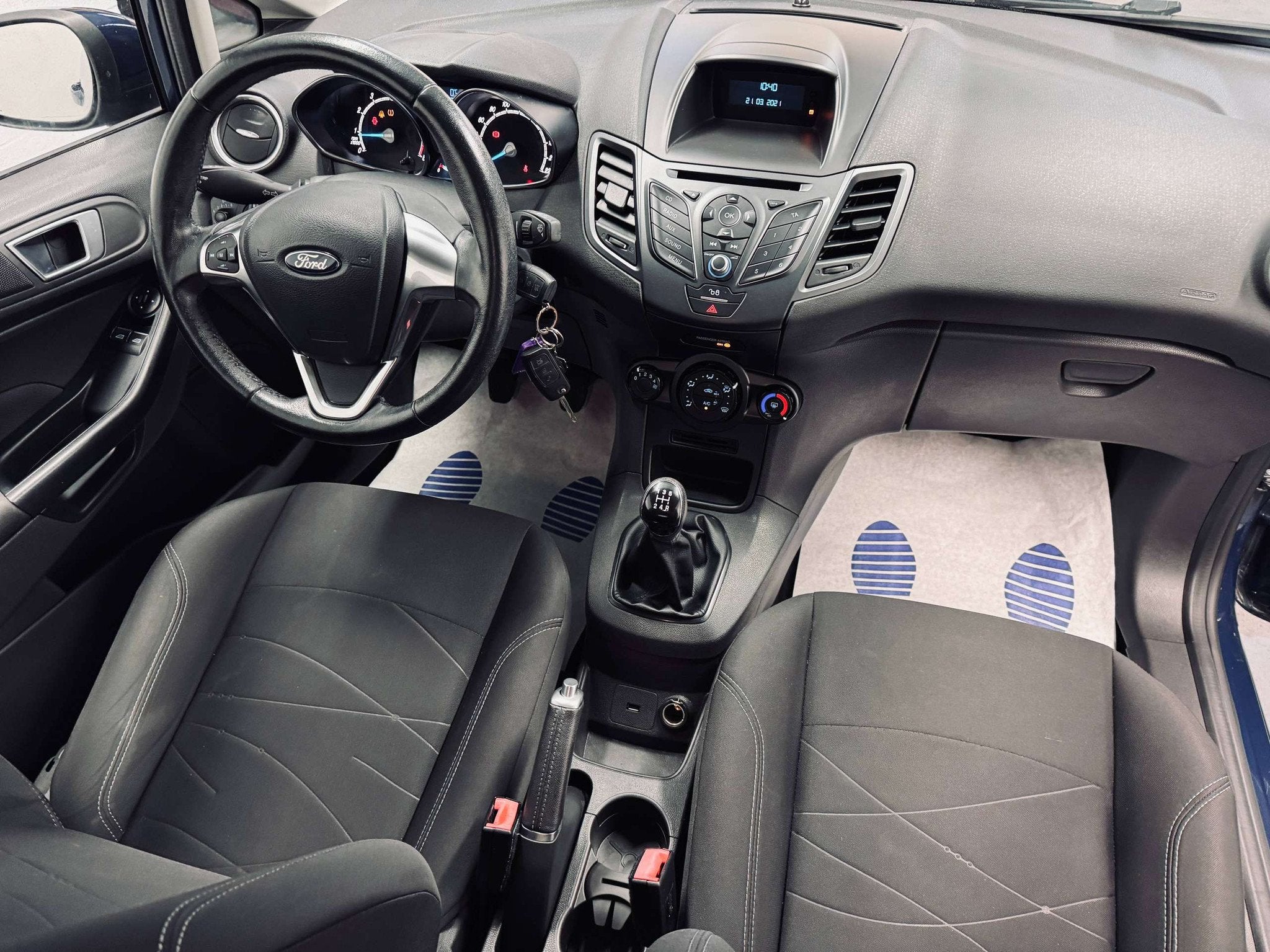 Ford Fiesta 1.25i Ambiente, AIRCO, Garantie 1 An (bj 2017), Auto's, Voorwielaandrijving, Stof, Gebruikt, Blauw