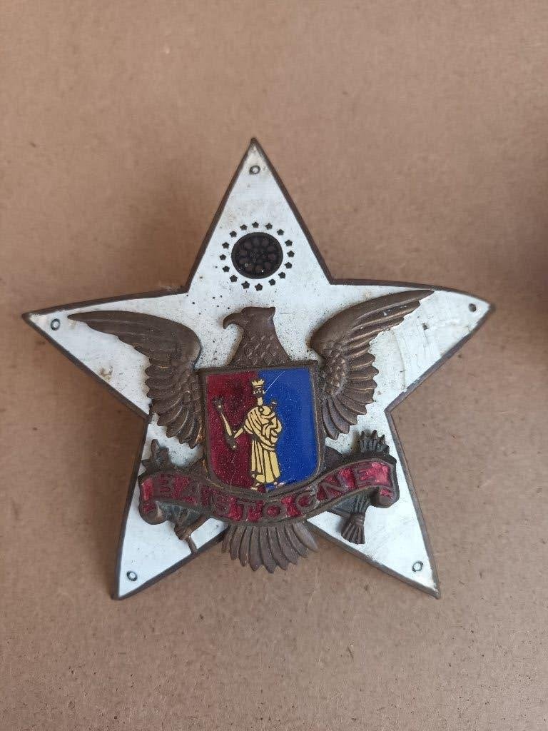 vintage oldtimer embleem bastogne us star  (1), Ophalen, Gebruikt, Auto's
