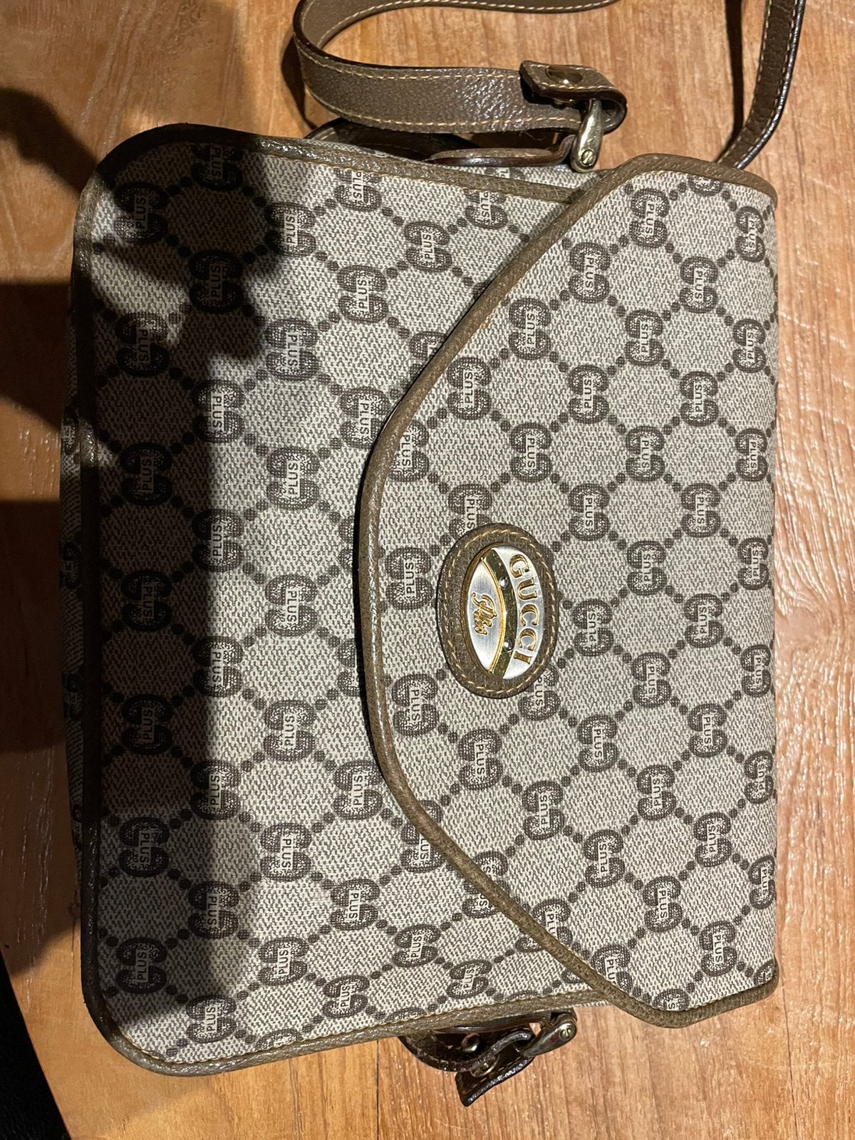 Gucci plus handtas in goede staat met certificaat, Handtassen en Accessoires, Tassen | Schoudertassen, Ophalen, Zo goed als nieuw