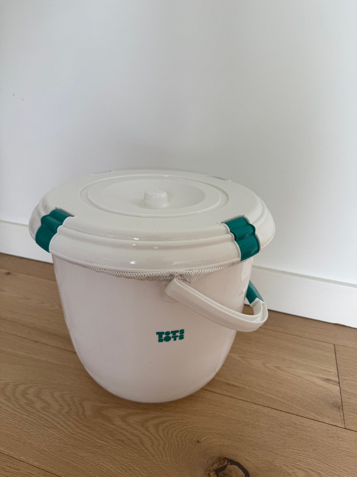 TotsBots luieremmer met wasnetje, Kinderen en Baby's, Ophalen, Zo goed als nieuw