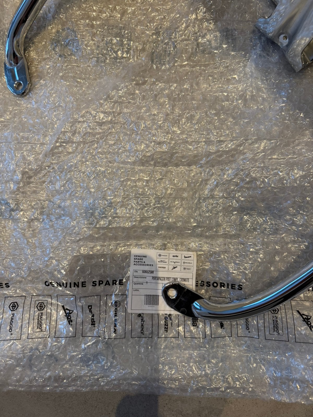 Porte-bagages arrière Vespa GTS chromé pour top case, Motos, Enlèvement, Neuf