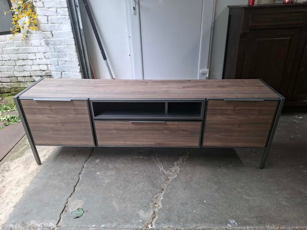 XOOON TV-standaard met geïntegreerde Led, Ophalen, 150 tot 200 cm, Minder dan 100 cm, 25 tot 50 cm