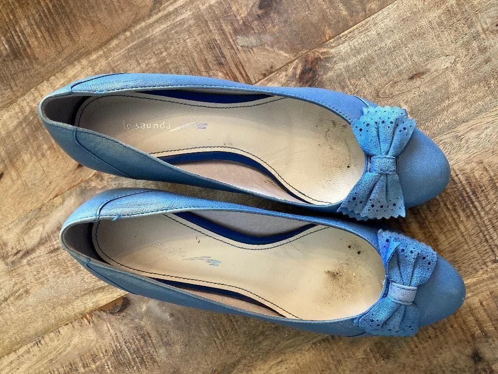 Blauwe pumps met een strikje - Le Saunda - maat 35, Le Saunda, Enlèvement ou Envoi, Escarpins, Porté