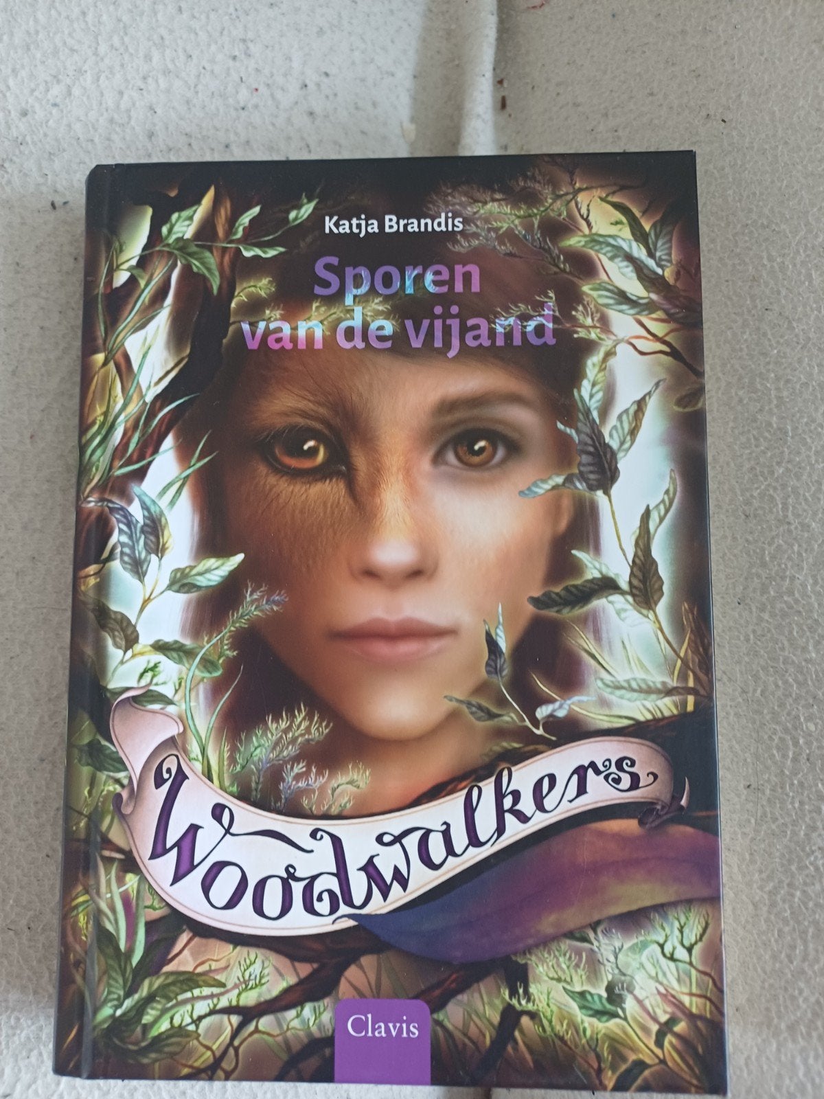 Katja Brandis - Sporen van de vijand, Boeken, Ophalen of Verzenden, Katja Brandis
