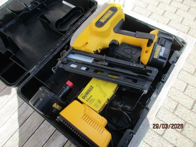 Dewalt nagelmachine, Gebruikt, Geel, Overige merken, Ophalen