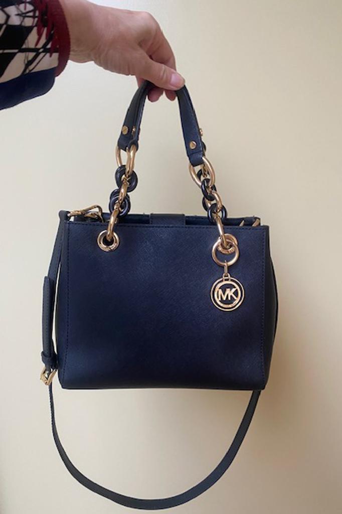 Michael Kors, zwarte handtas model Cynthia, Handtassen en Accessoires, Tassen | Damestassen, Ophalen of Verzenden, Nieuw, Zwart