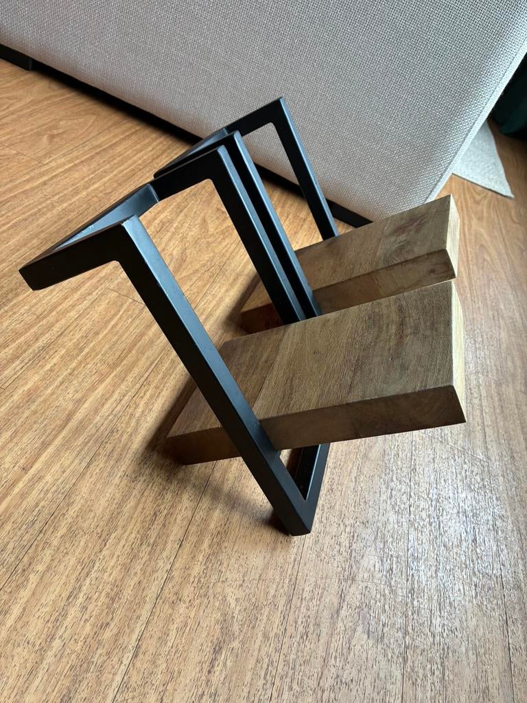 Wandplankjes zwart metaal/hout. Zo goed als nieuw., Huis en Inrichting, Woonaccessoires | Wandplanken en Boekenplanken, Ophalen of Verzenden