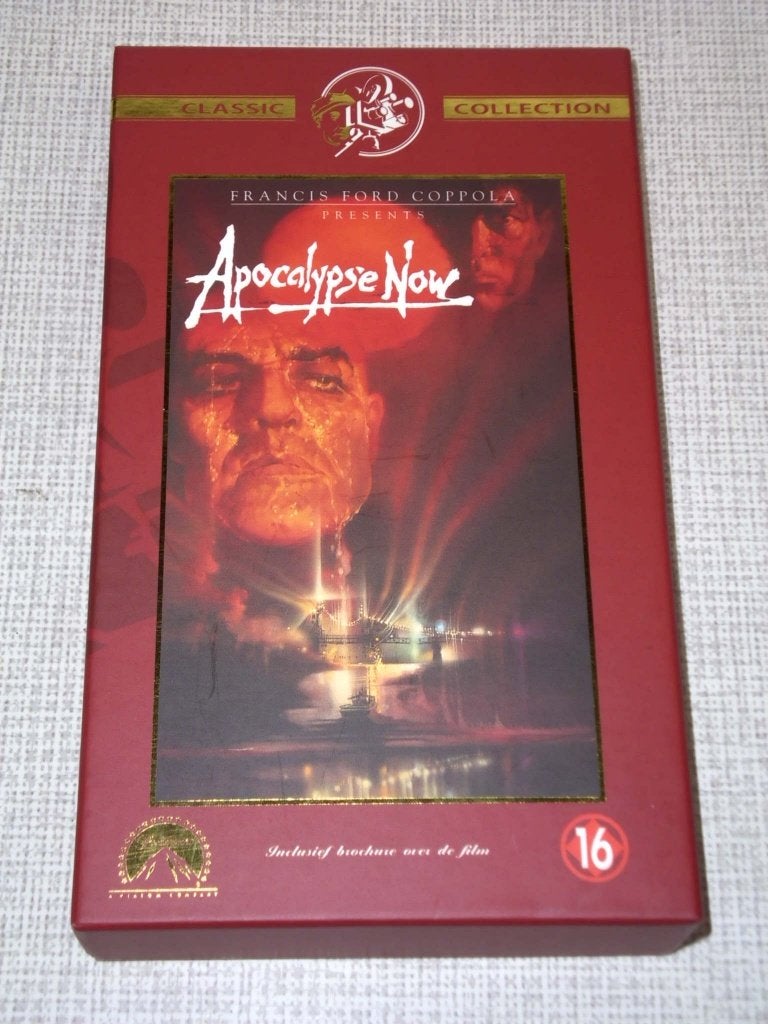 VHS Apocalypso Now + brochure nog in de plastiek, CD & DVD, Thrillers et Policier, Extras, Enlèvement ou Envoi, Anglais