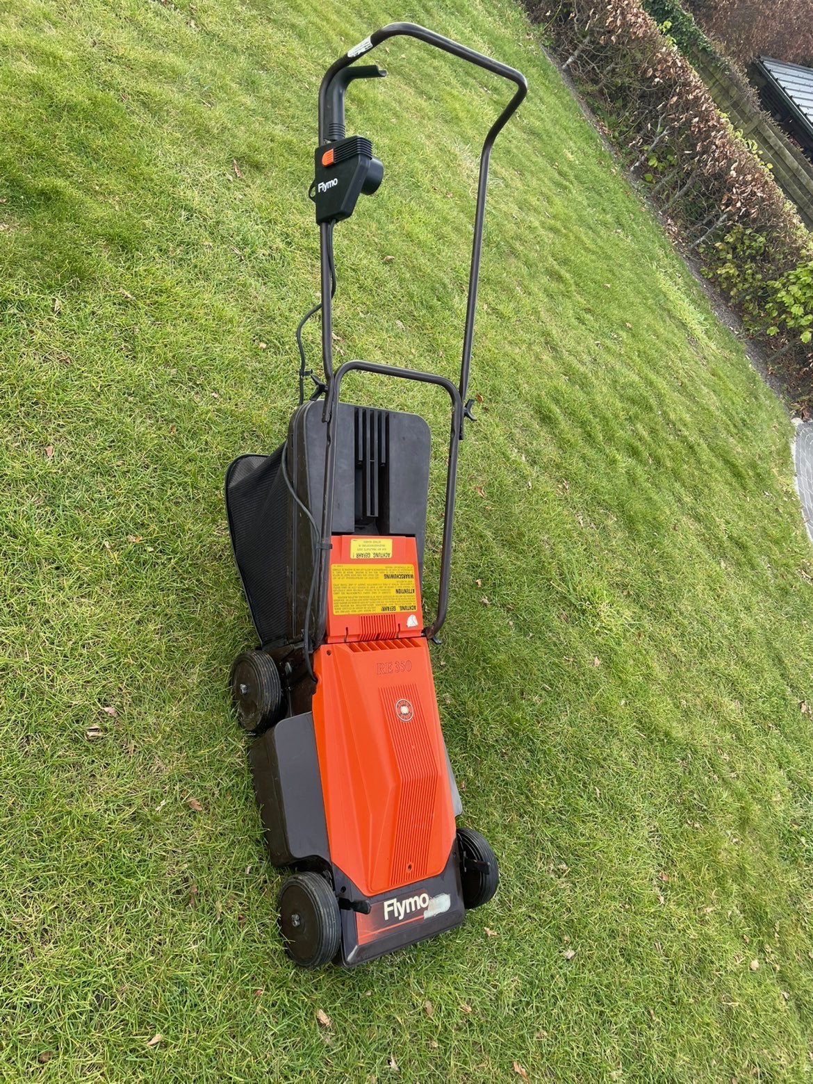 Elektrische grasmachine Flymo re350, Tuin en Terras, Elektrische grasmaaier, Ophalen of Verzenden, Opvangbak, 30 t/m 39 cm