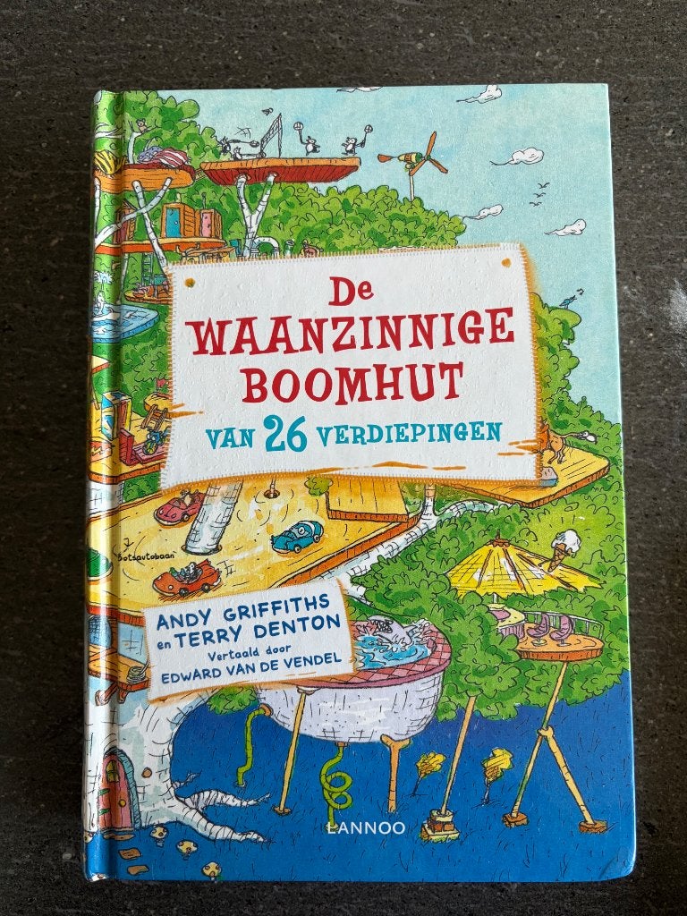Boek de waanzinnige boomhut van 26 verdiepingen, Ophalen of Verzenden, Zo goed als nieuw