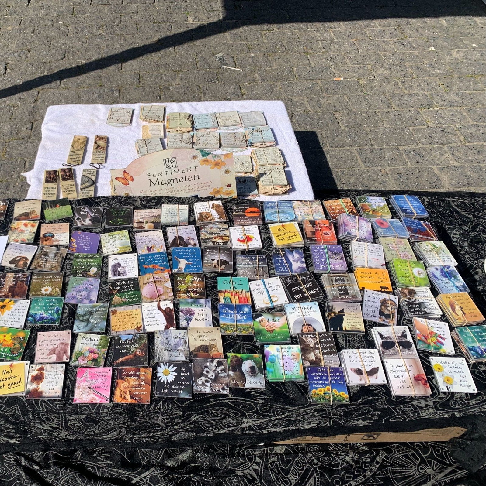 + - 200 magneten met spreuken, grappige teksten enz, Diversen, Rommelmarktspullen, Ophalen, Nieuw