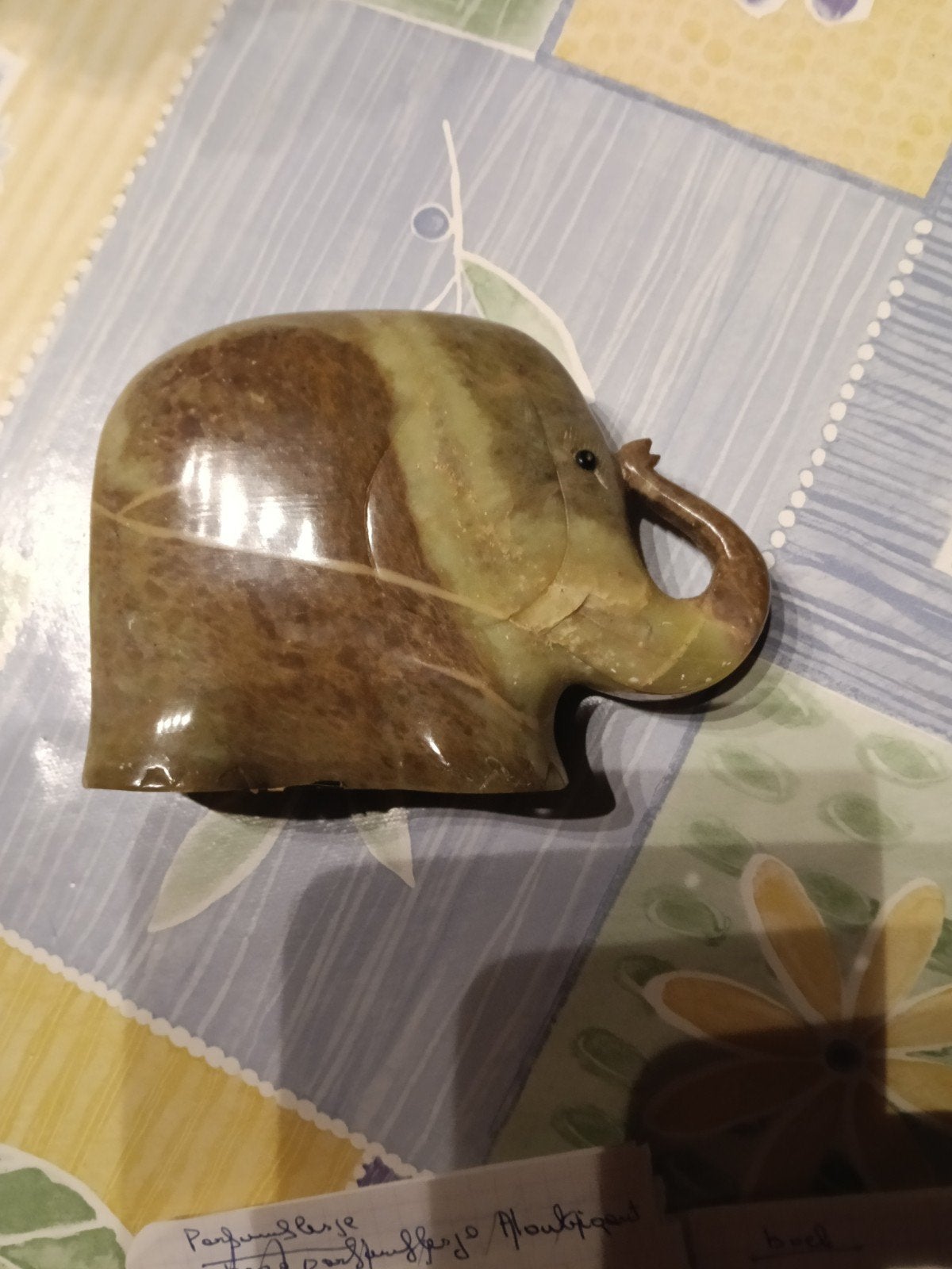 Éléphant en pierre, Enlèvement ou Envoi