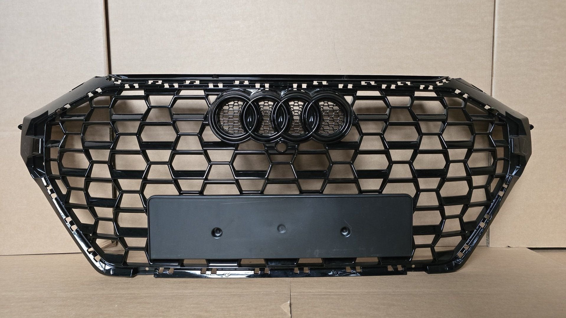 Grill Audi Q3 83A RS F3 RSQ3 ORIGINEEL GRILLE 83A853651D, -, Origine de la pièce connue, Audi, Utilisé