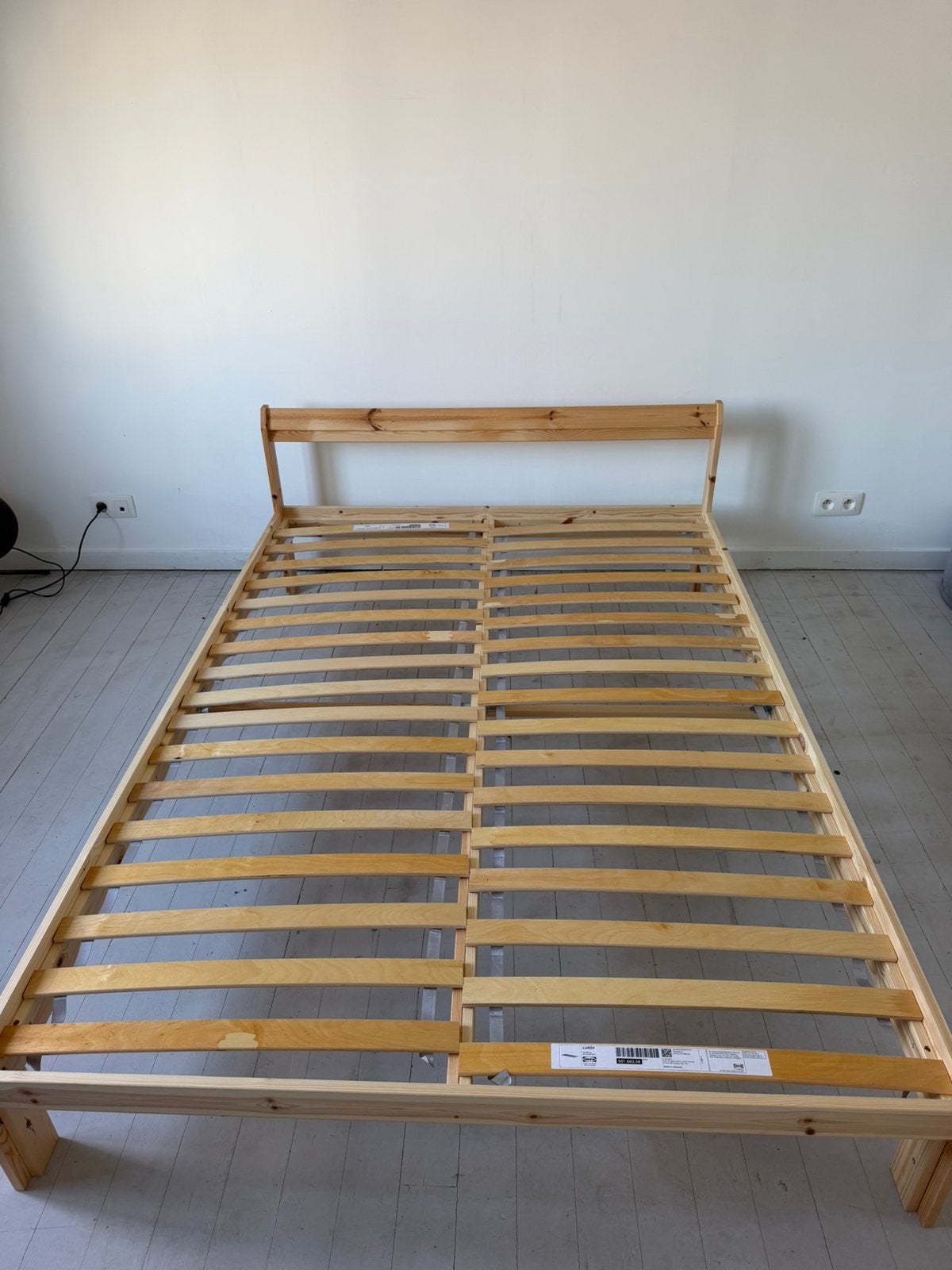 Ikea bedframe 140x200 cm + lattenbodem twee keer 70x200 cm, Ophalen, Zo goed als nieuw