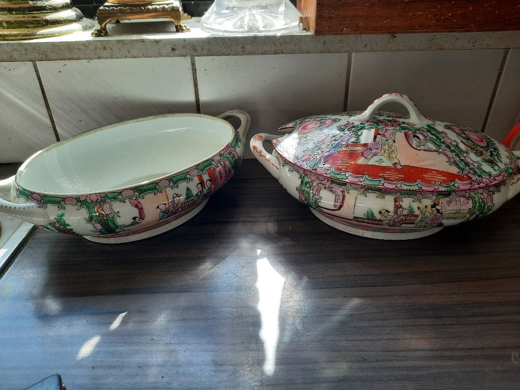 Belle terrine ancienne en porcelaine chinoise avec couvercle, Enlèvement