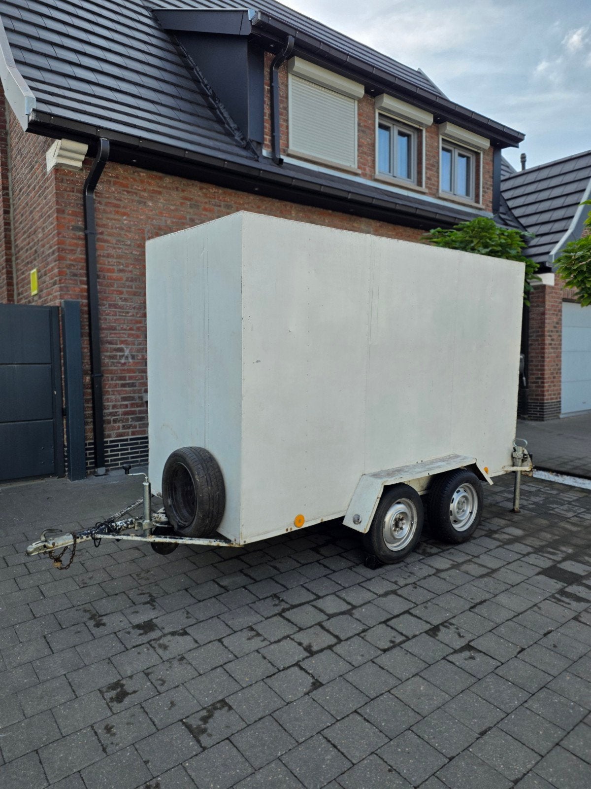 Remorque fermée double essieu - 3,00m x 1,30m x 1,80m 750kg, Enlèvement