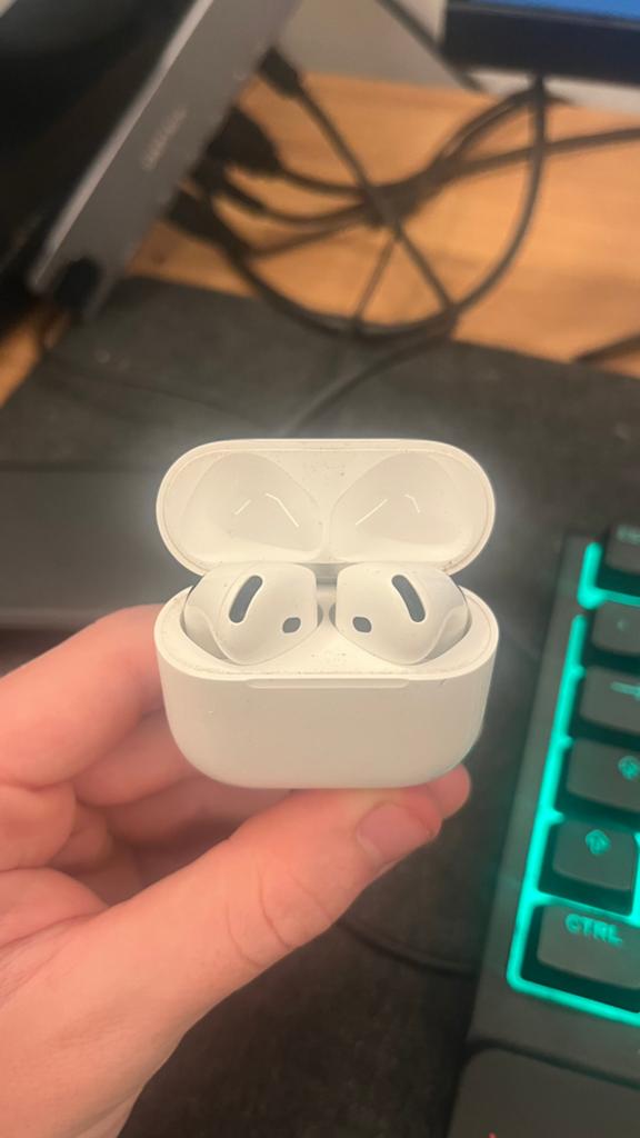 AirPods 4, Télécoms, Téléphonie mobile | Écouteurs, Détection de port, Utilisé, Blanc, Intra-auriculaires (Earbuds)