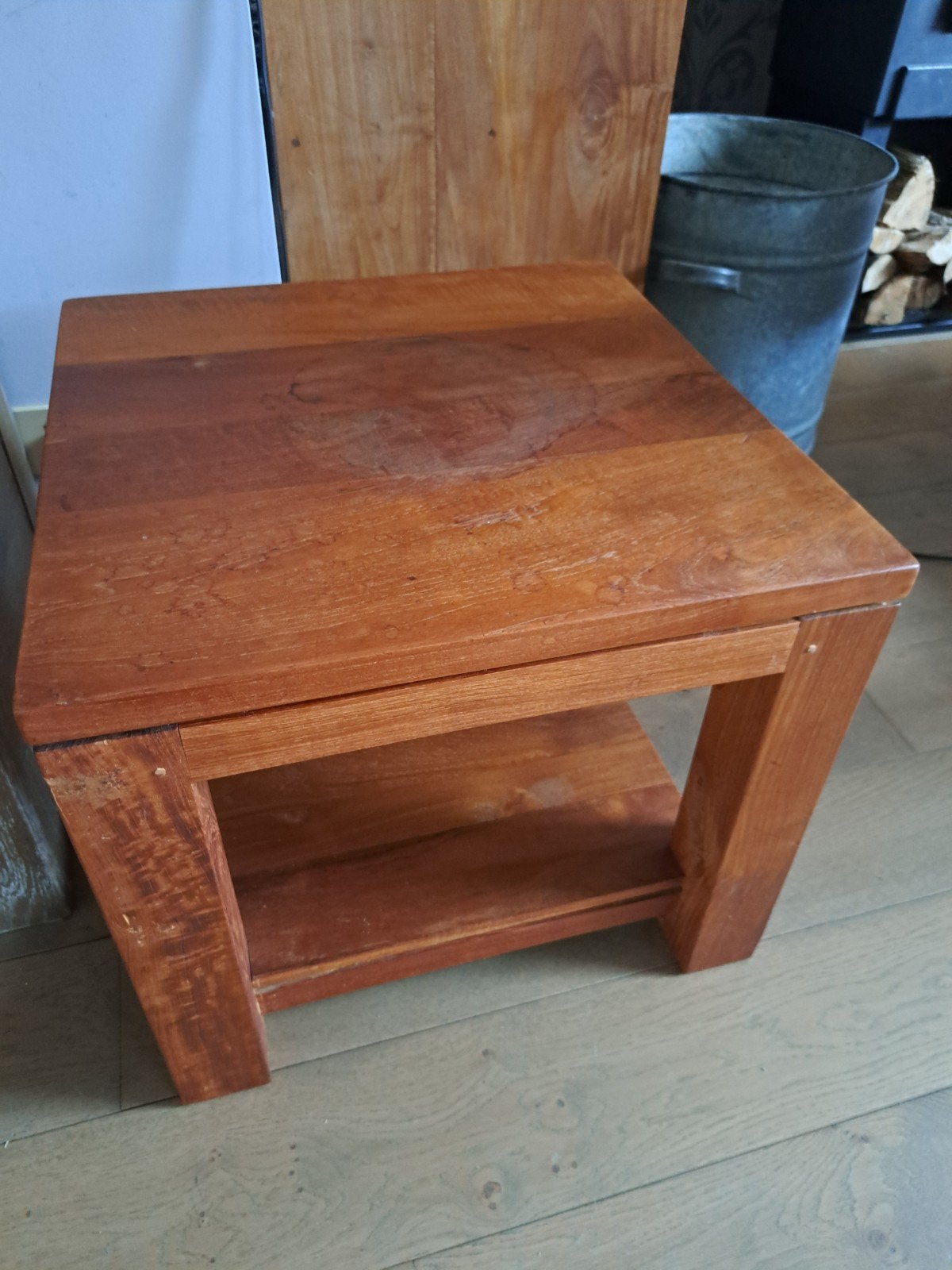 Teak bijzettafel, Enlèvement