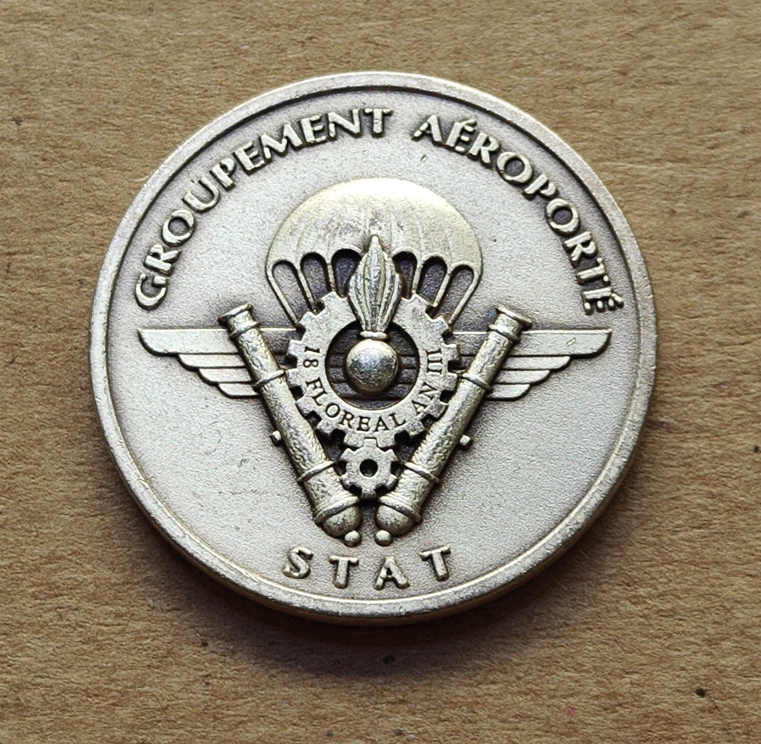 Aéroport du groupe Challenge Coin (GAP), Collections, Enlèvement ou Envoi, Armée de terre, Emblème ou Badge