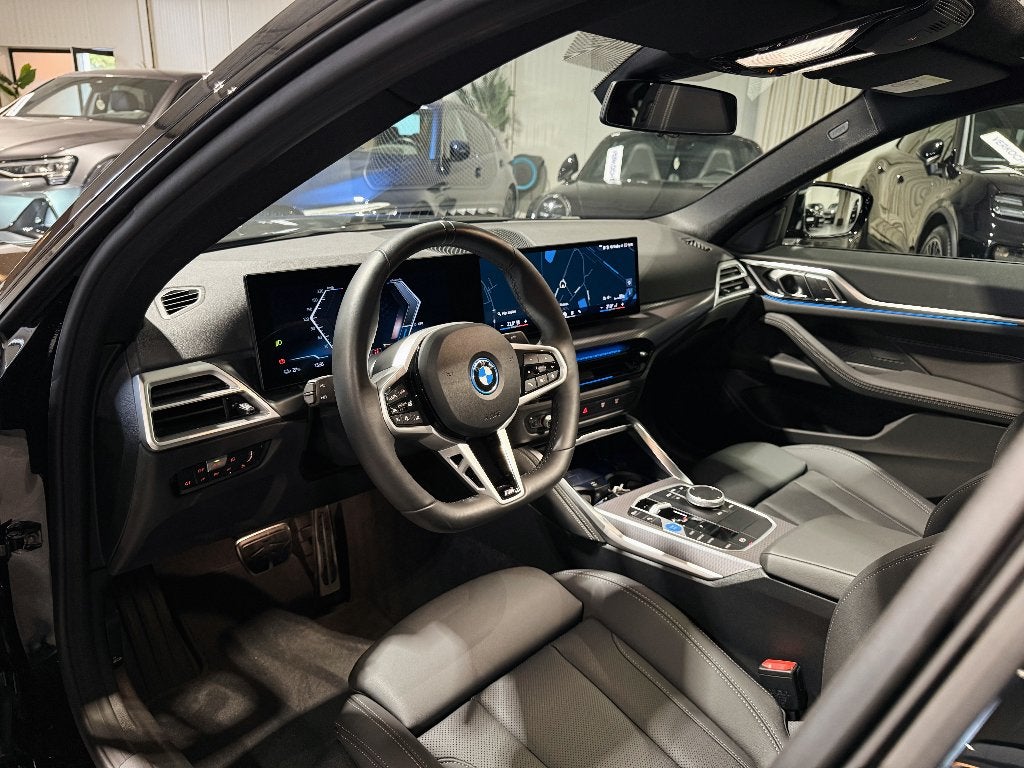 la BMW i4 eDrive40 M-Sport PRO - Garantie, Autos, BMW, Entreprise, Entretenue par le concessionnaire, Noir, 5 portes
