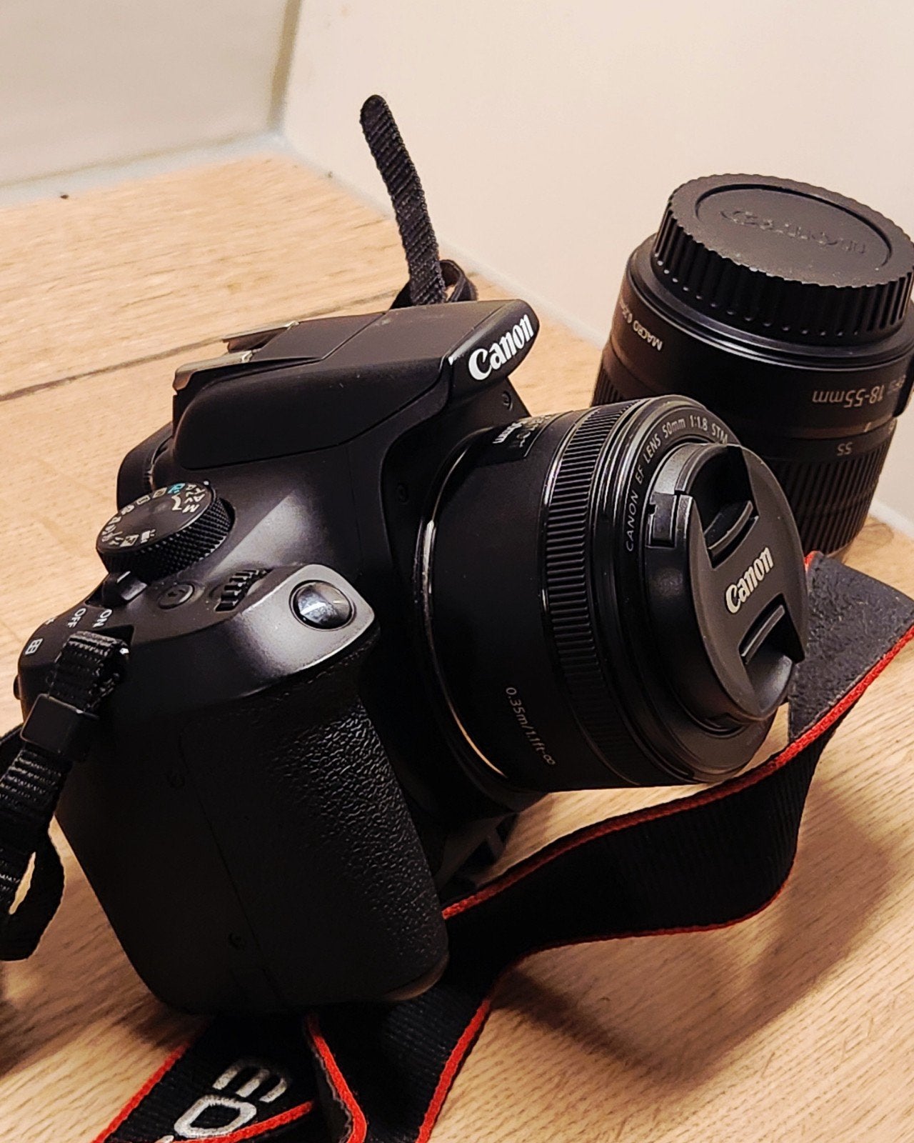 Canon 1300D – in uitstekende staat, TV, Hi-fi & Vidéo, Enlèvement ou Envoi, Canon, Comme neuf, Chargeur