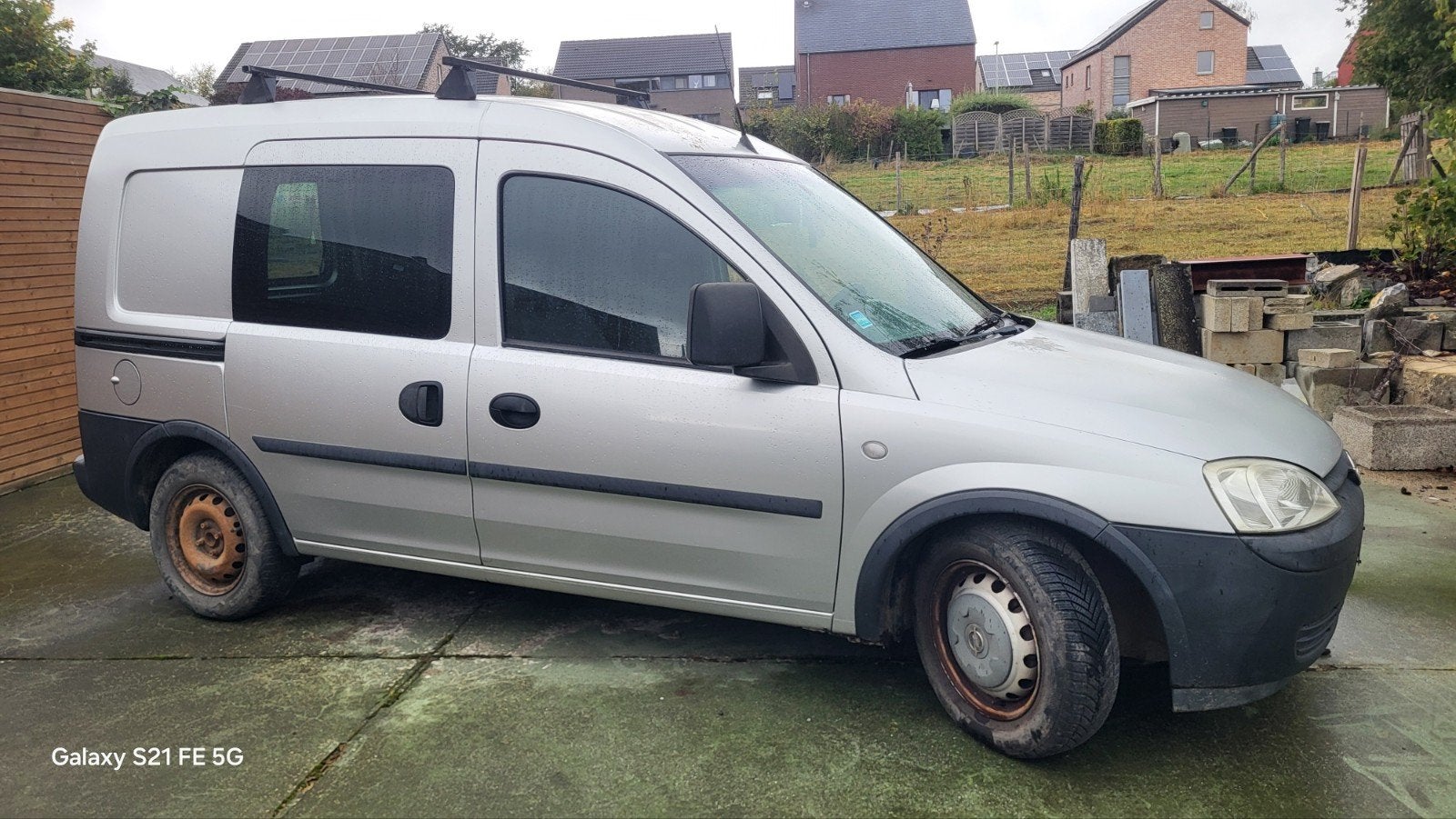 Opel Combo utilitaire – Diesel – 110.000 km – 2 places, Argent ou Gris, Achat, 2 places, Diesel