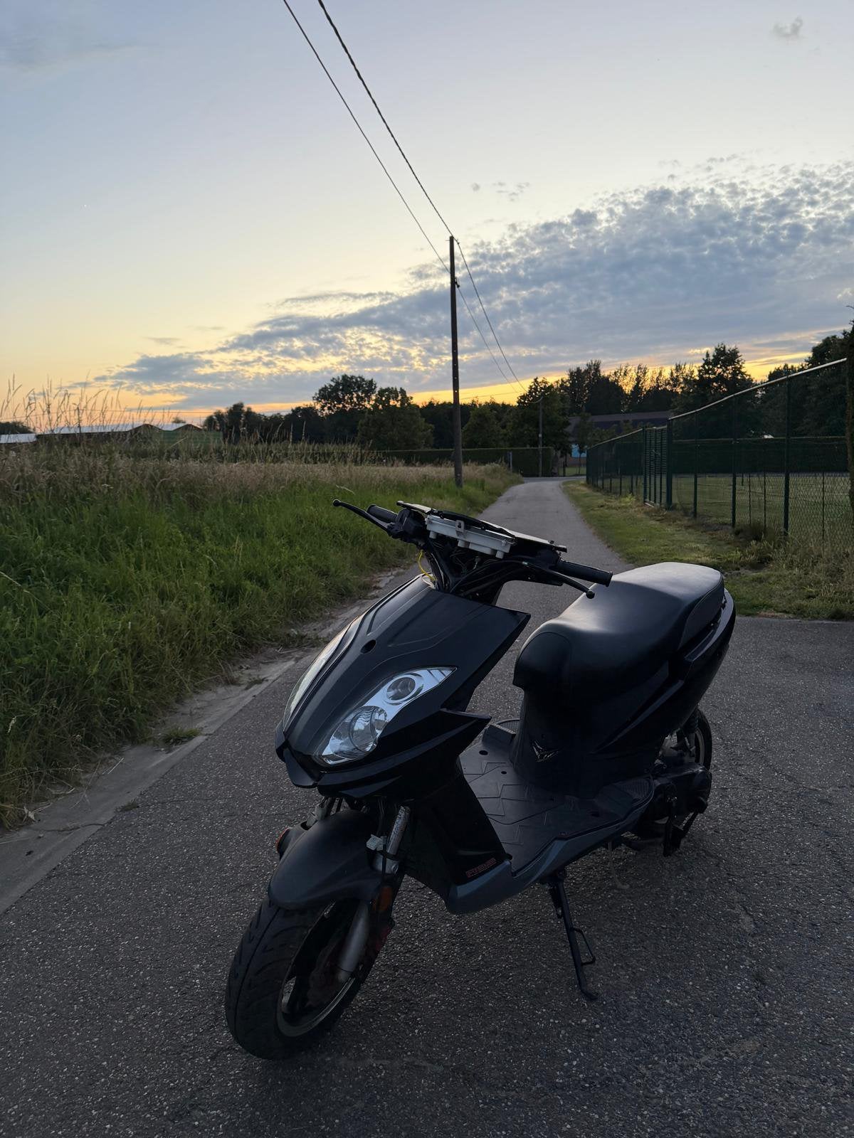 Scooter corsa wil starten maar slaat niet aan., Fietsen en Brommers, Ophalen, Zo goed als nieuw
