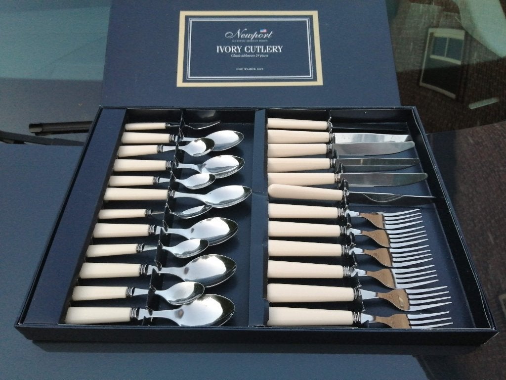 bestekkoffer Amerikaans  Ivory, Maison & Meubles, Cuisine | Vaisselle, Neuf, Enlèvement, Classique, Autres types