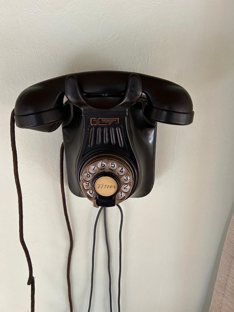 Ancien téléphone mural Bell BTMC bakélite noir années 50, Antiek en Kunst, Ophalen