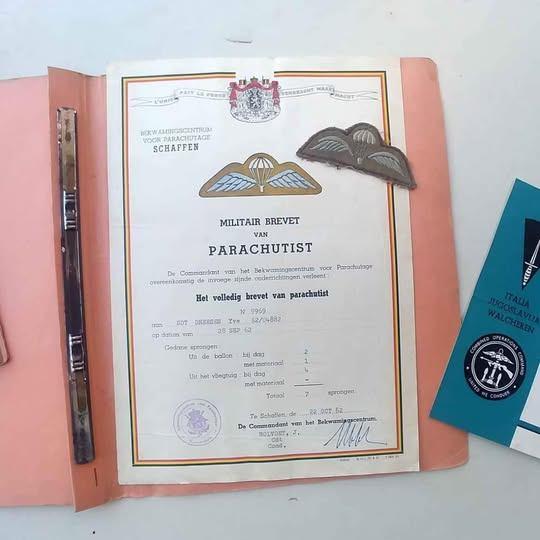 Militaria commando parachutiste divers, Verzamelen, Ophalen of Verzenden, Luchtmacht, Embleem of Badge