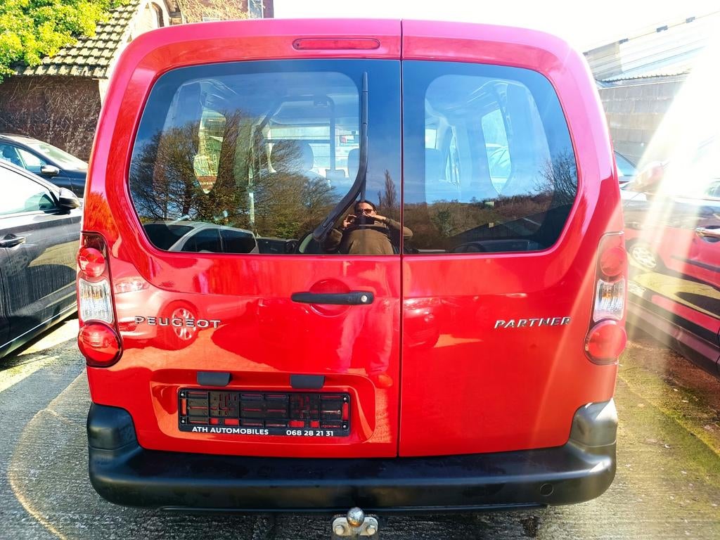 Peugeot partner 2015 1.6 essence super belle 4990€, Auto's, Bedrijf, Benzine, Te koop, Partner