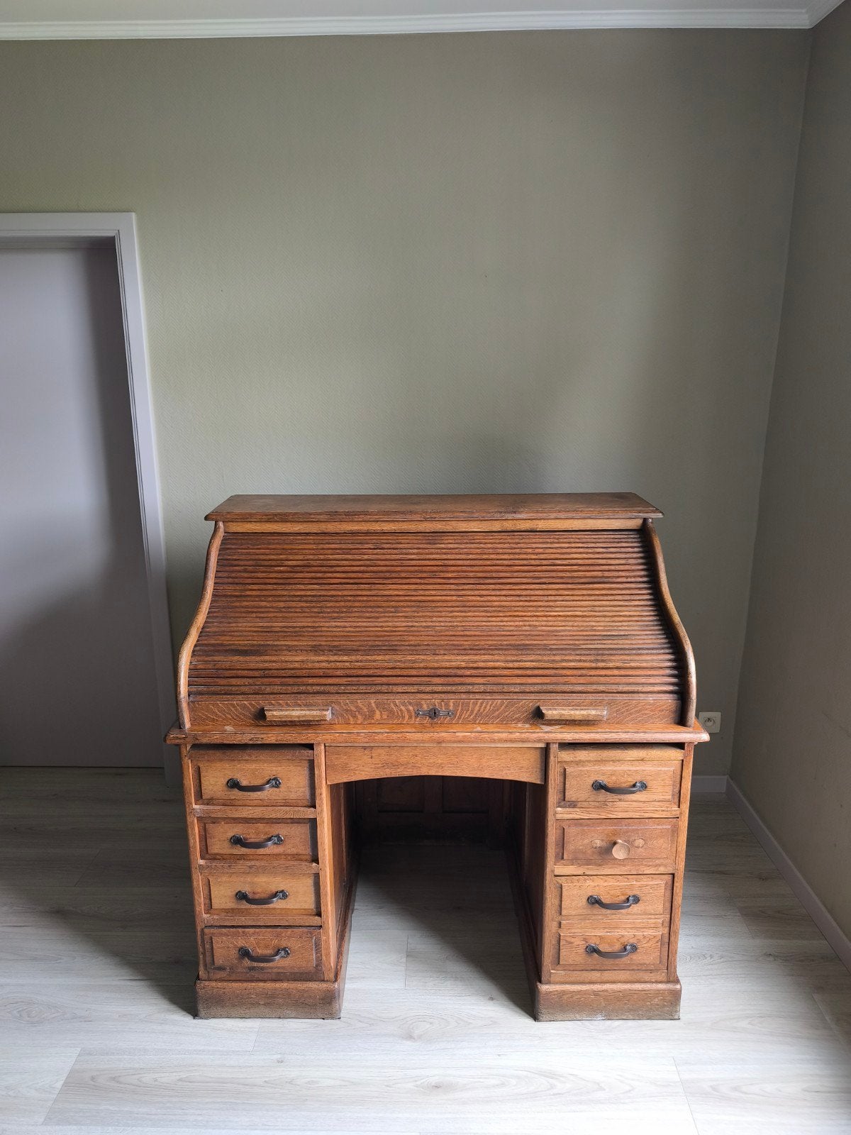 Magnifique bureau ancien à cylindre en chêne massif, Ophalen
