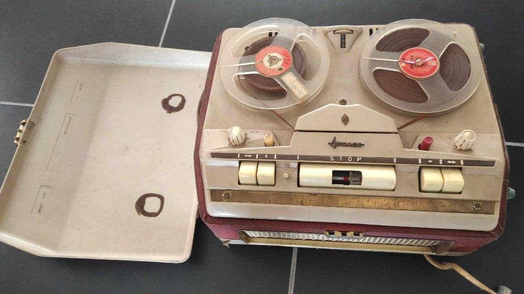 oude bandrecorder of ???, Audio, Tv en Foto, Bandrecorder, Ophalen, Bandrecorder