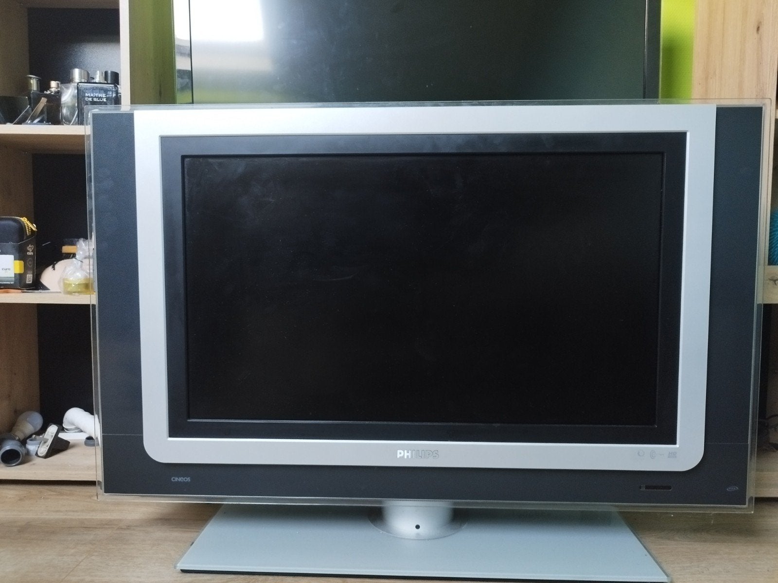 À DONNER – TV Philips 32 pouces avec Ambilight, Pas Smart TV, TV, Hi-fi & Vidéo, Philips, Moins de 40 cm, LCD, Enlèvement