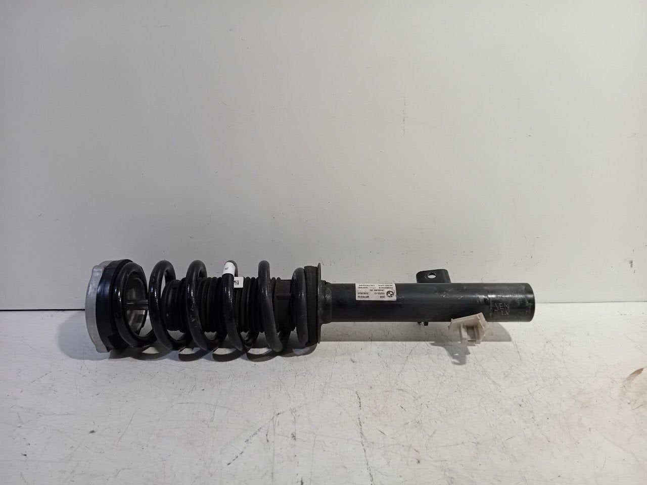 Veerpoot links voor BMW iX, Onderdelen@venauto.nl, Van der Ven Autorecycling B.V., Gebruikt, Ettenseweg 76, 4706 PB Roosendaal, The Netherlands