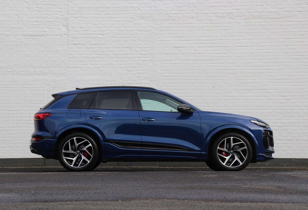 Audi SQ6 e-tron Edition One Blue - Pano/360/B&O/S-Seat/Oled/, Auto's, Gebruikt, Overige kleuren, Sound system, Overige brandstoffen