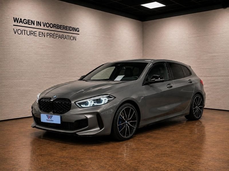 BMW Série 1 M135i*XDRIVE*CARPLAY*SHADOW*306 PK*, Autos, Argent ou Gris, Entreprise, Alcantara, Noir
