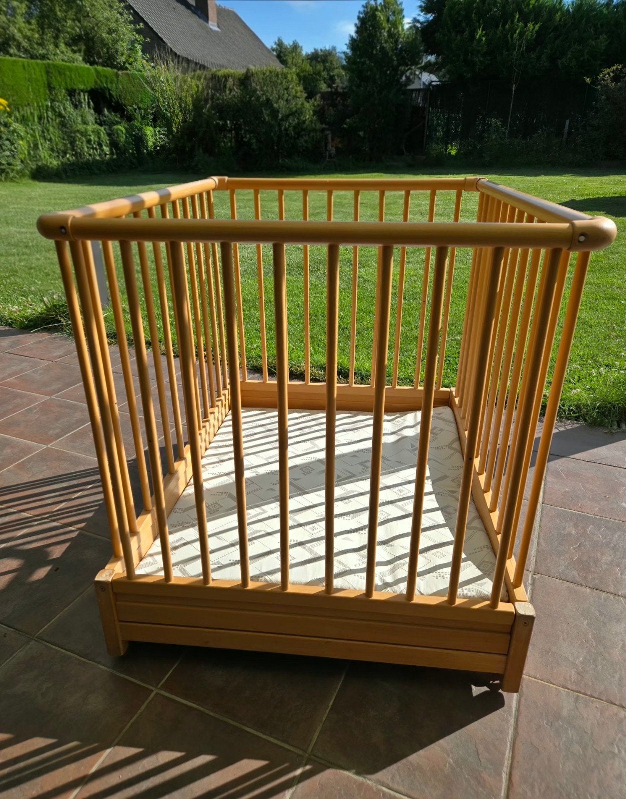 Boîte en bois pour enfants : pliable et portable, Enfants & Bébés, Parcs, Enlèvement, Roulettes