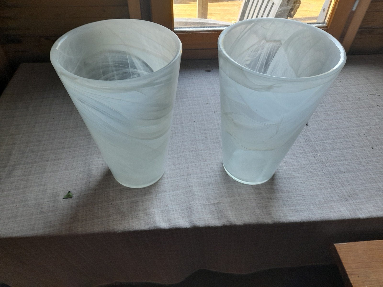 Vases, Enlèvement