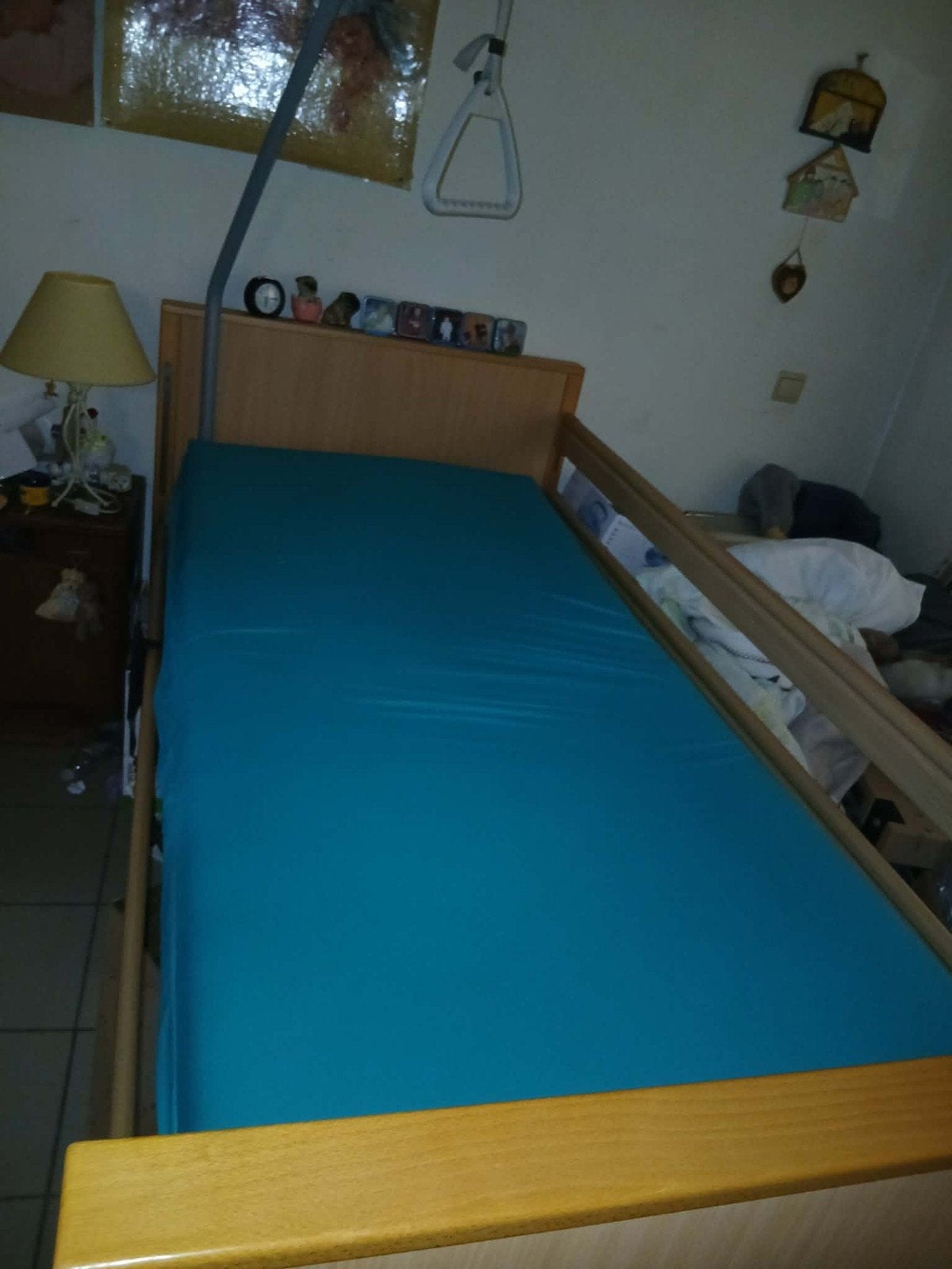lit médical en bonne etat fonctionnelle, Maison & Meubles, Chambre à coucher | Lits, Enlèvement ou Envoi