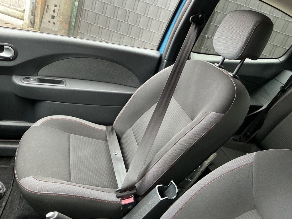 CEINTURE DE SECURITE AVANT DROIT Renault Twingo II (CN), Renault, Utilisé, Peter-Huppertz-Straße 5
51063  Köln, DE, Dialog.deutschland@renault.de
