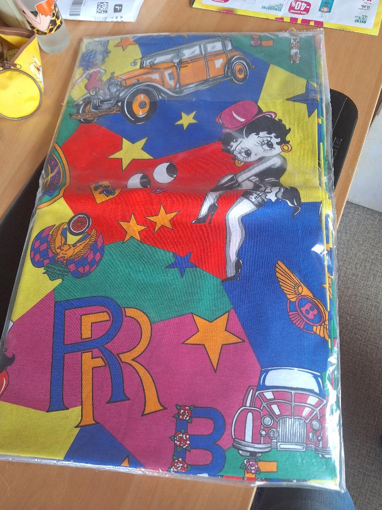Betty Boop tafelkleed 2,80m/1,40m., Verzamelen, Beelden en Beeldjes, Ophalen of Verzenden, Nieuw, Mens